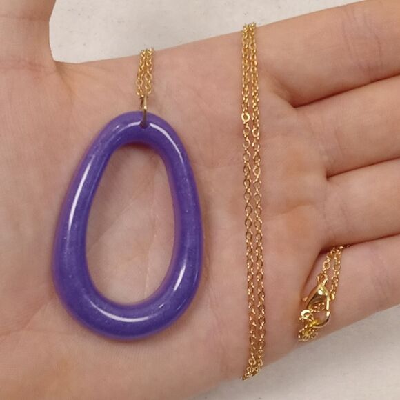 CLEARANCE Purple oval resin pendant necklace - Picture 4 of 6